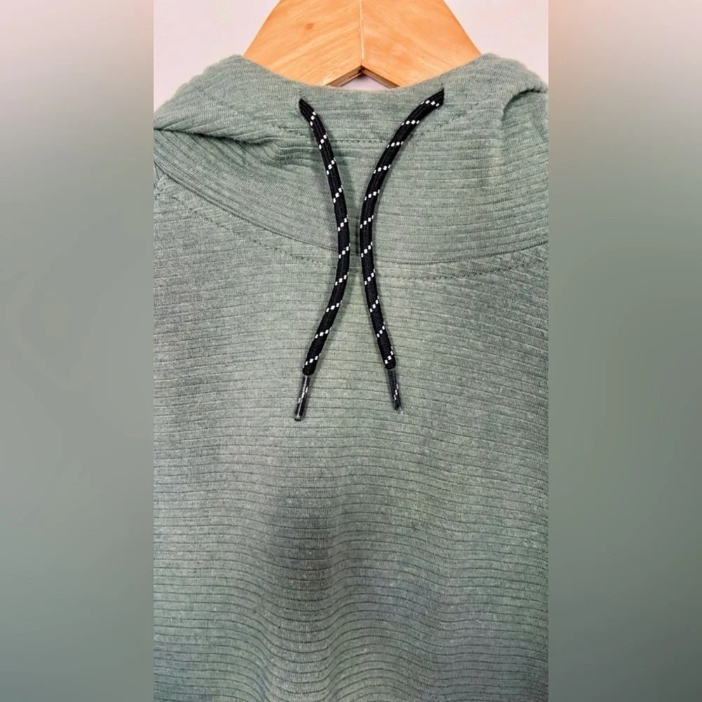 Old Navy Dynamic Fleece Pullover - Picture 3 of 5